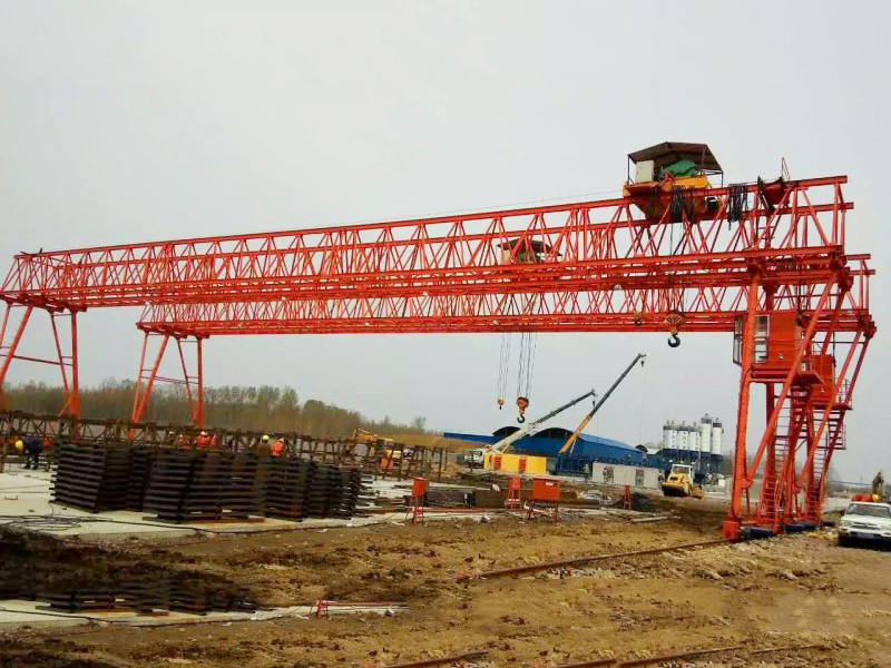 雙主梁門式起重機(jī)（桁架式）